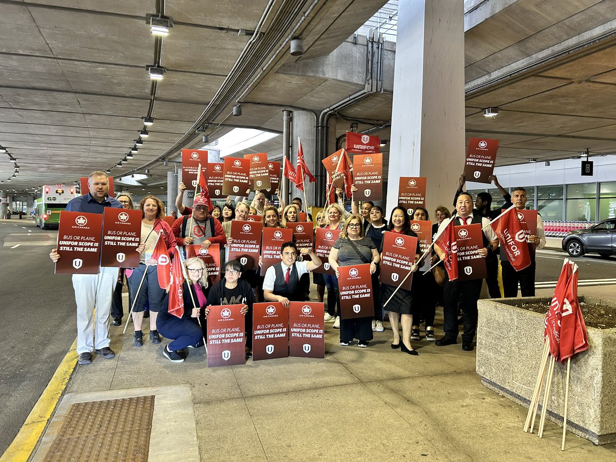 Unifor2002's tweet photo. Air Canada- Protect Our SCOPE!
Silent
Information Picket. Members at Pearson Toronto international are in full support of the Air Canada members. #unifor #canlabs
#unifor2002 https://t.co/9PzRfRcnkU