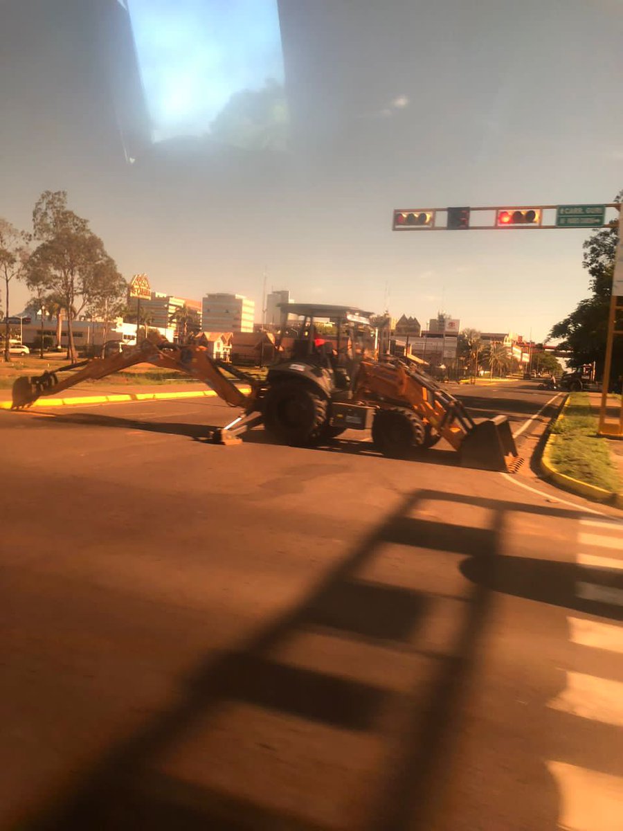 Luisrgrb65's tweet photo. Cerrados por el Rwgimen Genocida Todos los accesos al sector de Alta vista donde sería la concentración con María Corina en Puerto Ordaz 🤦🏽‍♀️🤬🧐....jajajajajaja igual se va a realizar pendejos.... https://t.co/eWRM5ckOI7