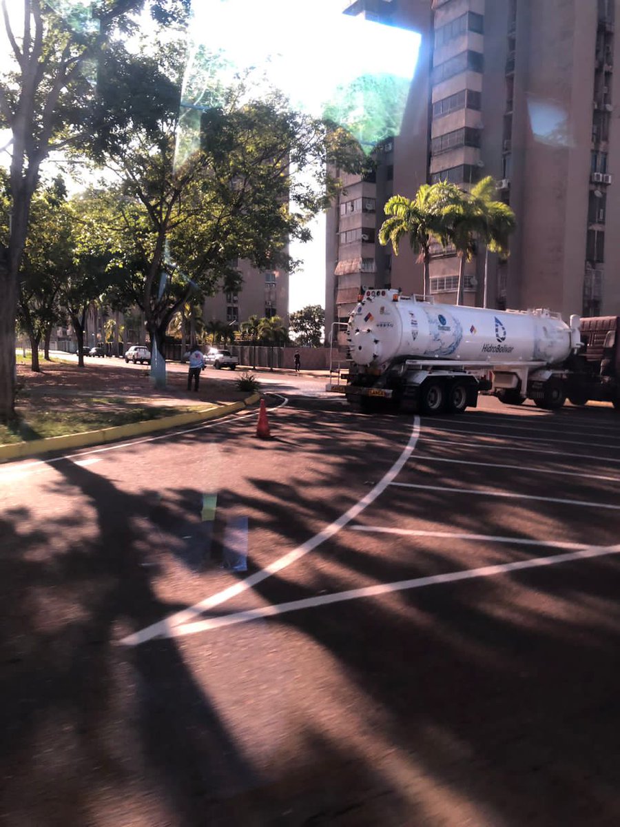 Luisrgrb65's tweet photo. Cerrados por el Rwgimen Genocida Todos los accesos al sector de Alta vista donde sería la concentración con María Corina en Puerto Ordaz 🤦🏽‍♀️🤬🧐....jajajajajaja igual se va a realizar pendejos.... https://t.co/eWRM5ckOI7
