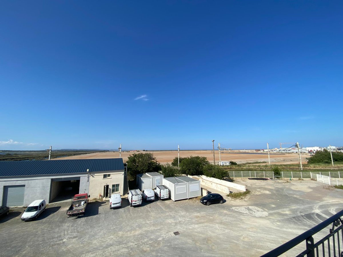 CatherineTrevet's tweet photo. ☀️⚓️Visite sous le beau soleil de Port-la-Nouvelle pour échanger avec la Société d’Economie Mixte à Opération Unique #SEMOP sur les futurs enjeux de développement du site.
💪@SNCFReseau @Occitanie s'engage auprès des partenaires pour contribuer au schéma directeur. https://t.co/4rBCFlHy4O