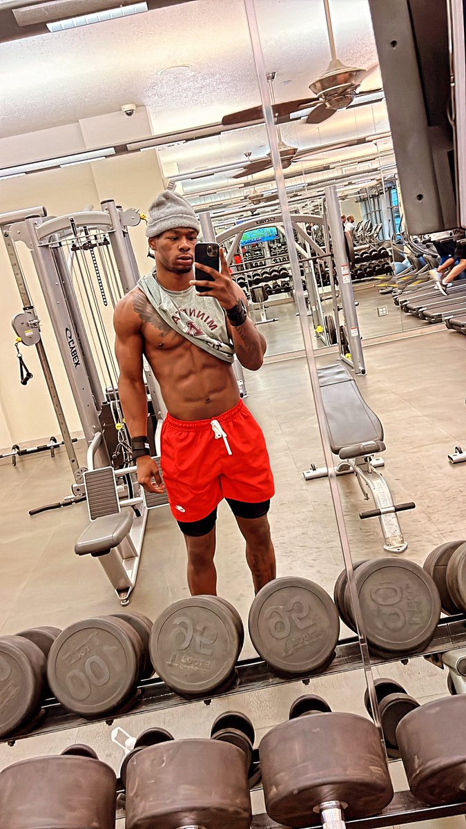 camwiley1's tweet photo. @m0niip 💪🏾 https://t.co/LXEVfDw9je