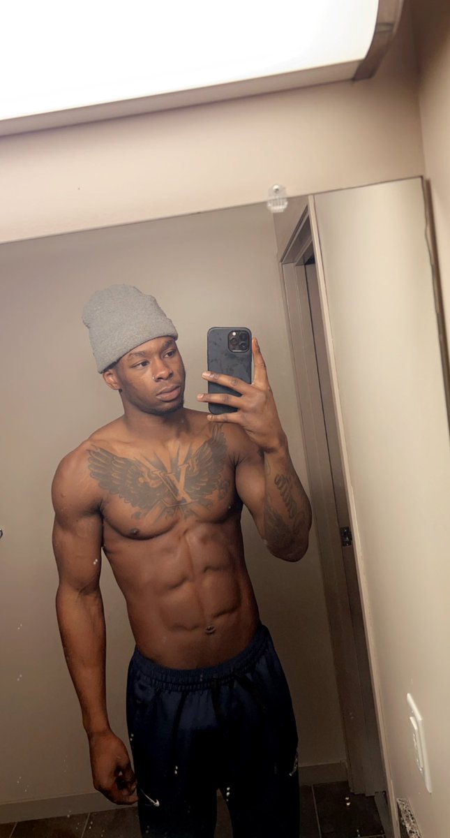 camwiley1's tweet photo. @m0niip 💪🏾 https://t.co/LXEVfDw9je