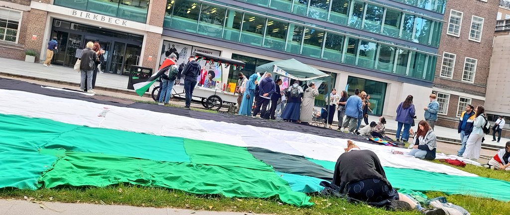 cripsextremist's tweet photo. Our #Birkbeck4Palestine comrades have launched officially with a picnic this lovely Wednesday evening. The flag has been separate but now there's an actual #FreePalestine initiative, with logo and upcoming events, at the school. ✊🏽✊🏽🇵🇸🇵🇸🇵🇸 💕💕😘😘 @Sew4Palestine https://t.co/98GWHxz97G