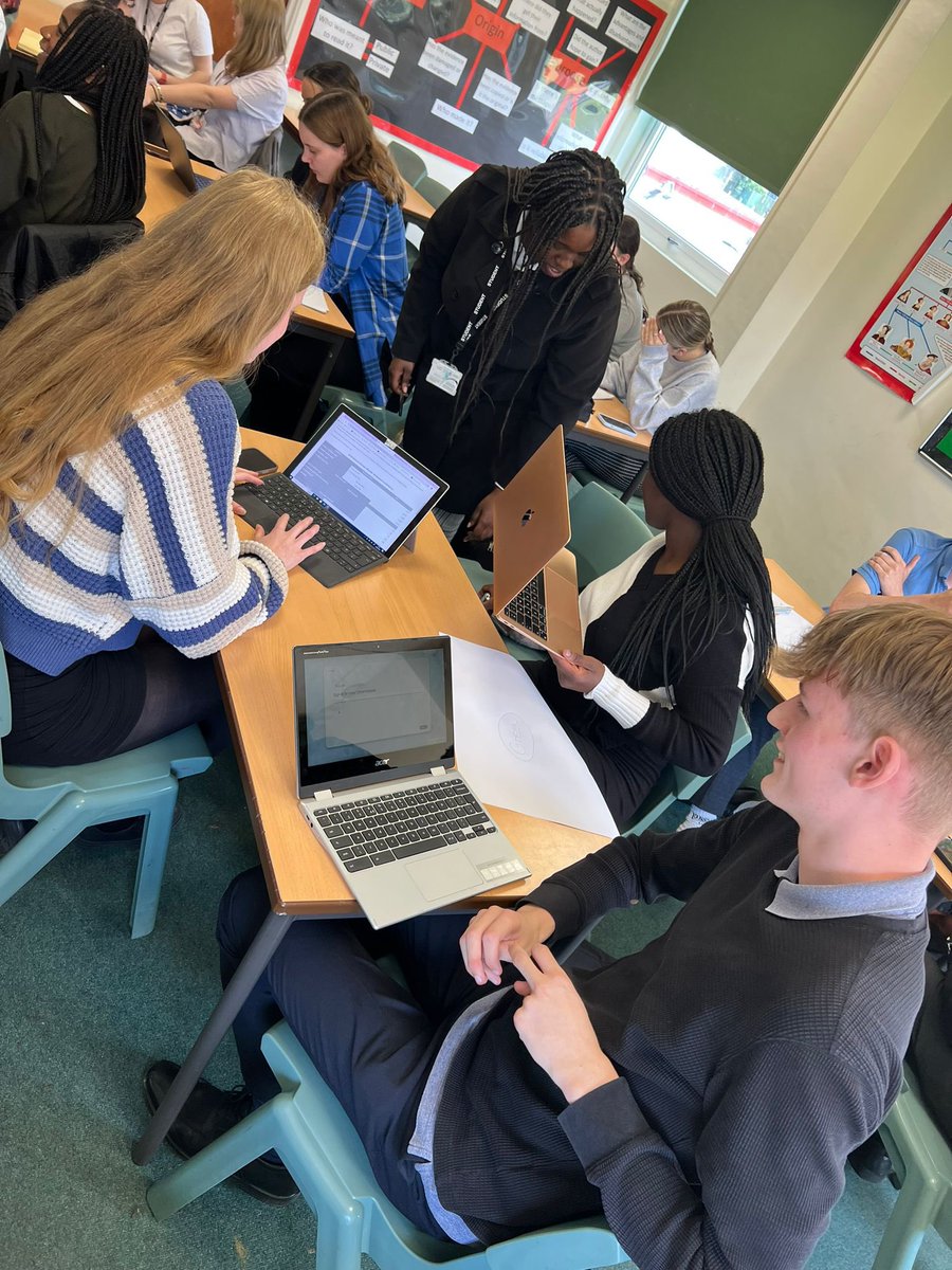 QueensSch_Hist's tweet photo. Our mock election campaign started today including a fierce face off between our Labour and Conservative candidates @QueensSch_Pol @UKParliament https://t.co/C8rhIcX8ea
