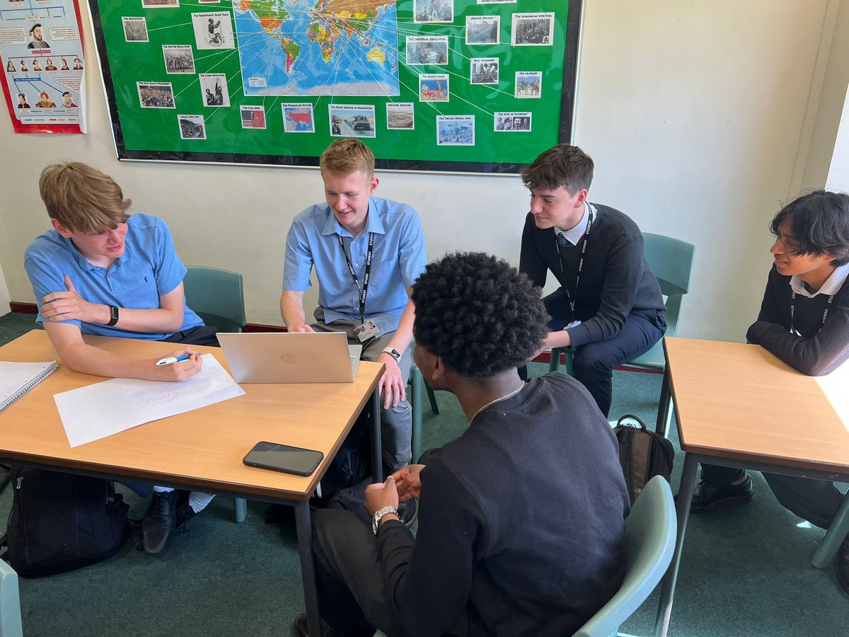 QueensSch_Hist's tweet photo. Our mock election campaign started today including a fierce face off between our Labour and Conservative candidates @QueensSch_Pol @UKParliament https://t.co/C8rhIcX8ea