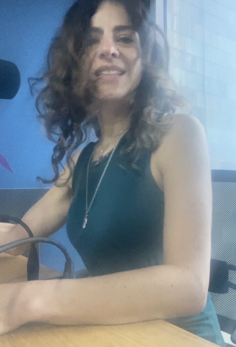 oliviazeron's tweet photo. Se viene algo lindo, interesante y con mucho sentido.

#VioletayOro 💜💛📻 https://t.co/Ykm8AWpdKK