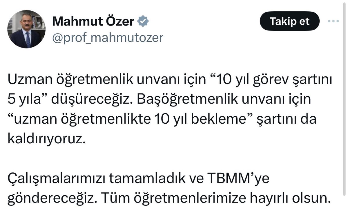 ogretmenlersyfs's tweet photo. Sayın Bakanımız @Yusuf__Tekin ; yüz yüze görüşmemizde ve daha sonrasında yaptığınız açıklamalarda Anayasa Mahkemesi kararını açıkladıktan sonra Uzman-Başöğretmenlik süresiyle ilgili düzenleme yapacağınızı söylemiştiniz. 
Mahkeme kararını açıkladı. Eski Bakan böyle söyleyerek oy istedi, söz verdi! 
Meclise gönderdiğiniz taslakta sürenin değişmediğini görüyoruz. Öğretmenler size ve Partinize artık neden güvensin?
Öğretmenleri mutsuz ettiğiniz sürece istediğiniz Eğitim Sistemini getirin faydalı olamazsınız!
Lütfen verilen sözleri yerine getirir misiniz. 🙏