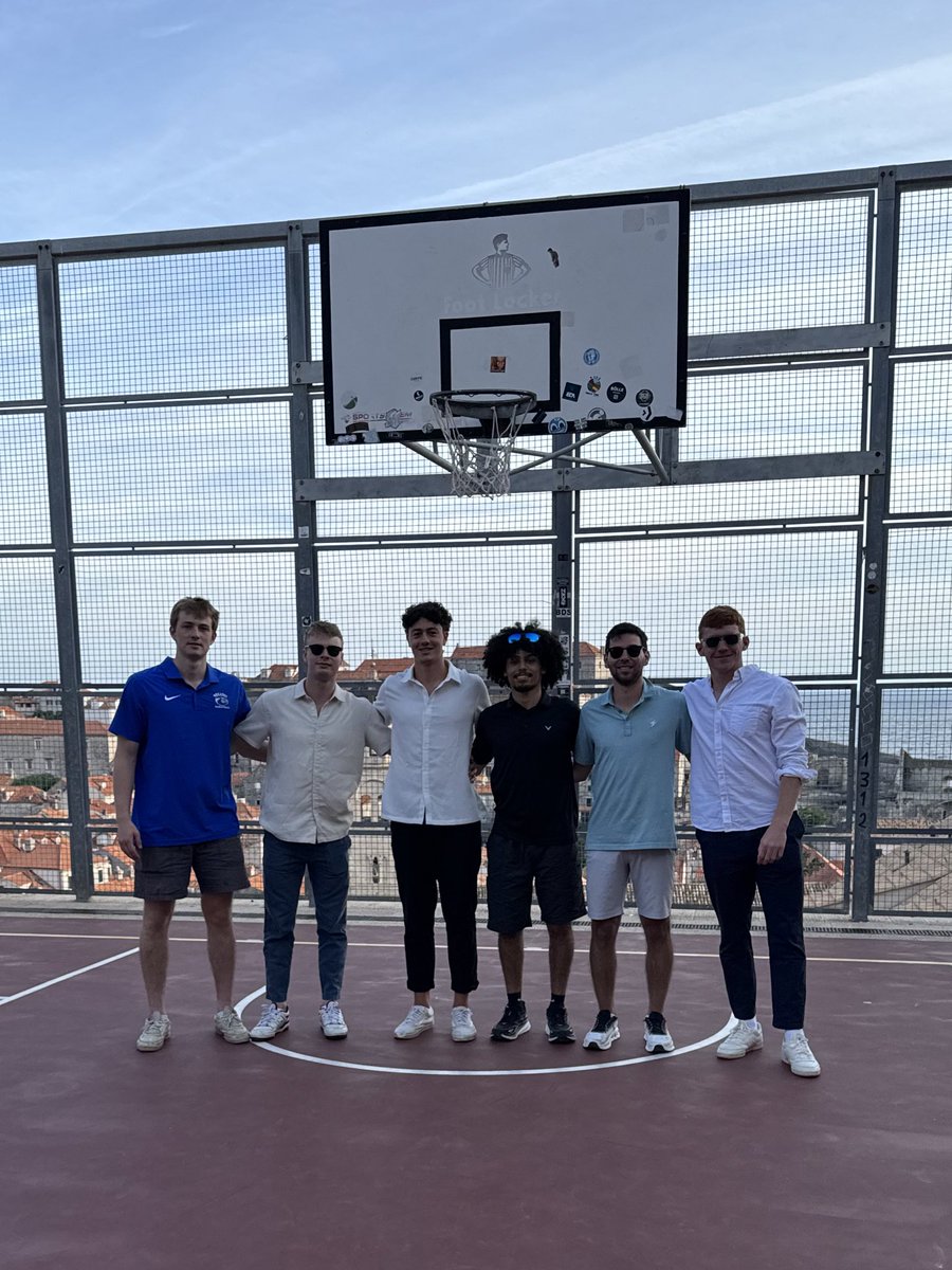 Jaden Keliher ‘24 Ty Murphy ‘25 Duncan Bubar ‘25 Chris Billone ‘26 Eoin Morrissey ‘26 and Tristan Herry ‘26 have traveled all over Europe together for the last two weeks.

🚾🦁