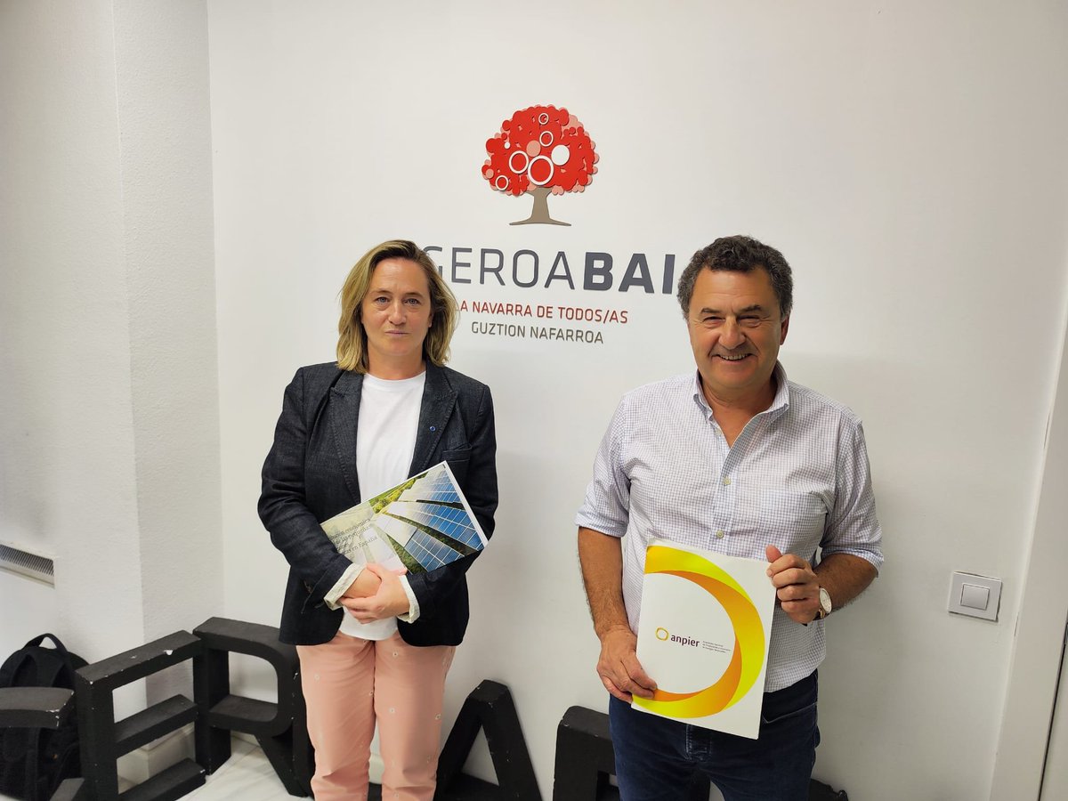 José Antonio Rapún, delegado de Anpier en Navarra, con Amaya Arrizabalaga (@amaiarri). Gracias por el apoyo de @geroabai al colectivo de familias fotovoltaicas españolas
#fotovoltaica #anpier #TransiciónEcológica #transiciónenergéticajusta