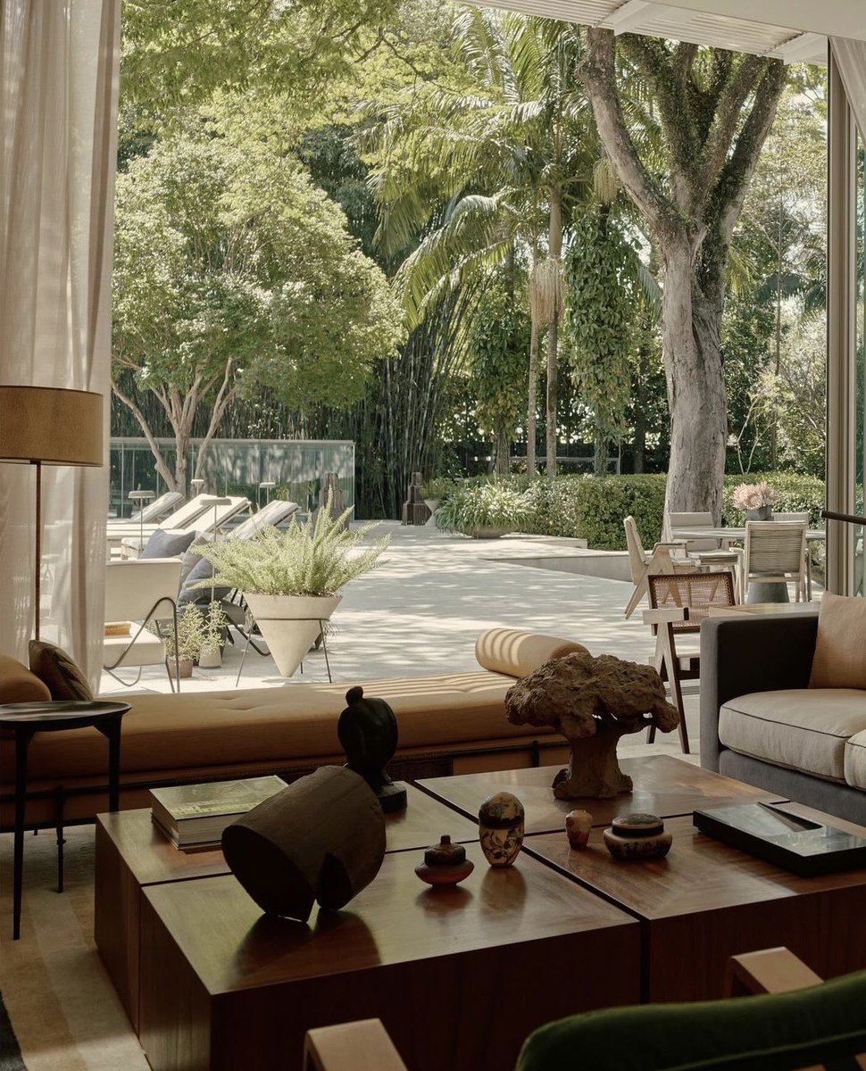 NATALIALABEL's tweet image. This Brazilian modernist home has my entire heart.