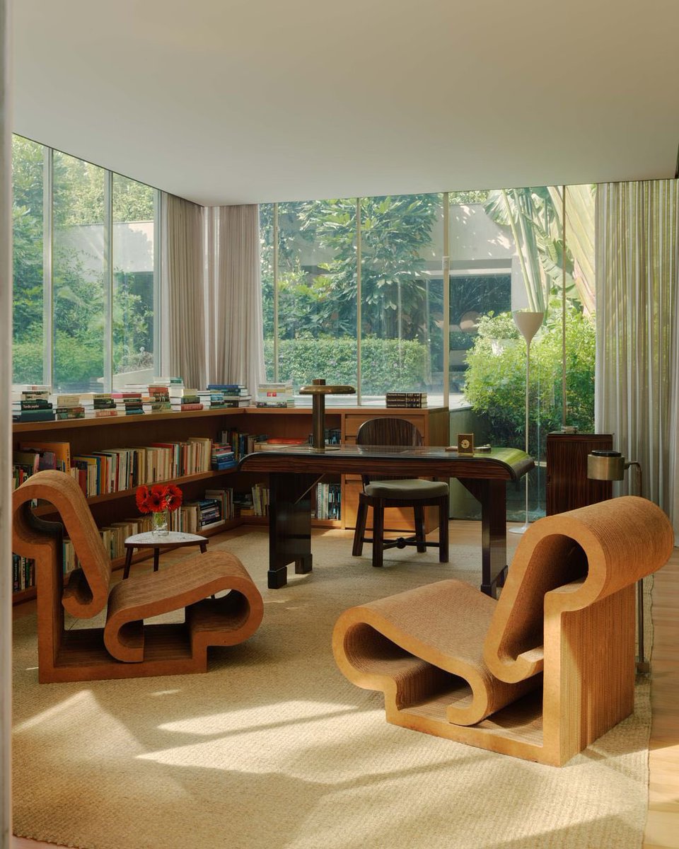 NATALIALABEL's tweet image. This Brazilian modernist home has my entire heart.