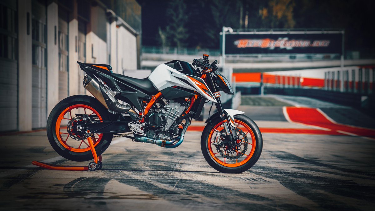 gloztik_'s tweet photo. KTM 890 Duke super bike 4k desktop wallpaper racing bike
Download link:https://t.co/OJEZ50YCHL
#superduke #4kwallpaper #hdbikewallpaper #hdwallpaper https://t.co/iOF9XKy7hK