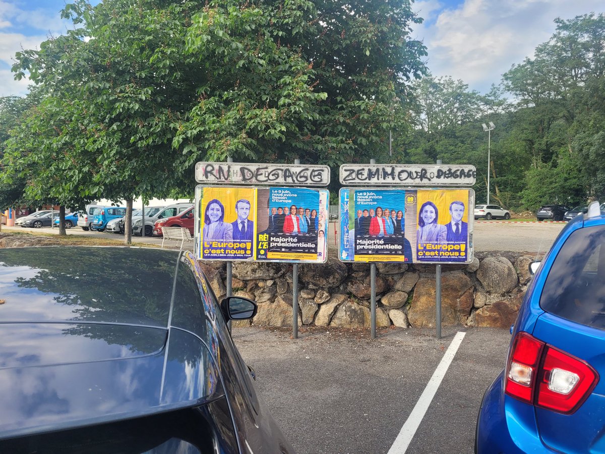 ophelymassat's tweet photo. L'Europe c'est nous comme ce soir à Foix ! Merci aux équipes pour le collage !
Le 9 juin un seul tour, un seul jour @BesoindEurope et @ValerieHayer https://t.co/UsHRc9sTdU