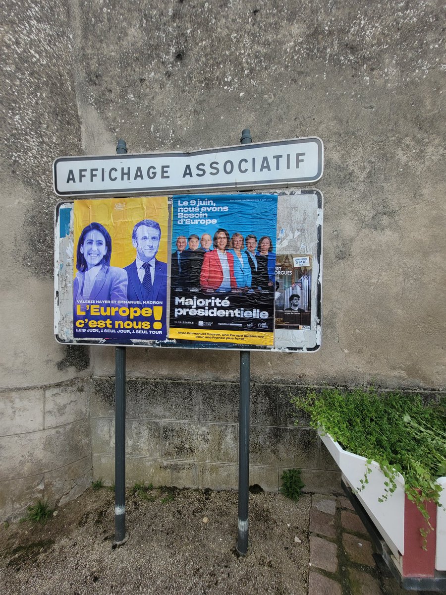 ophelymassat's tweet photo. L'Europe c'est nous comme ce soir à Foix ! Merci aux équipes pour le collage !
Le 9 juin un seul tour, un seul jour @BesoindEurope et @ValerieHayer https://t.co/UsHRc9sTdU