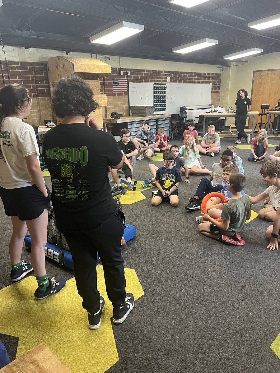 KCHS Robotichauns tweet media