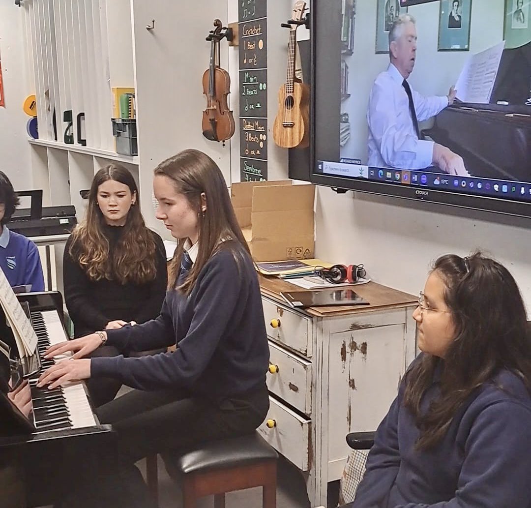 Y Pant Music (@y_pantmusic) on Twitter photo Some of our talented pianists received a masterclass from world-renowned pianist Robert Meyrick today and received top quality feedback and tips in order to improve their playing - what a fantastic opportunity and a big thank you to Richard for his time 🎶 <a href="/YPantSchool/">Y Pant School</a> <a href="/pant_arts/">Y Pant Performing Arts</a> Some of our talented pianists received a masterclass from world-renowned pianist Robert Meyrick today and received top quality feedback and tips in order to improve their playing - what a fantastic opportunity and a big thank you to Richard for his time 🎶 <a href="/YPantSchool/">Y Pant School</a> <a href="/pant_arts/">Y Pant Performing Arts</a>