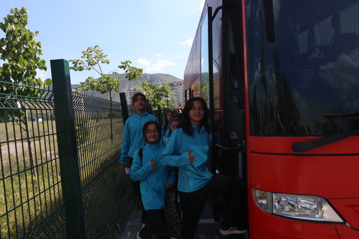 Valimiz Sayın Gökmen Çiçek'in talimatları doğrultusunda İl Müdürümüz Ali İhsan Kabakcı'dan Eşofman takımlarımızı aldık Valimiz Sayın Gökmen Çiçek'e ve İl Müdürümüz Ali İhsan Kabakcı'ya teşekkür ediyoruz. <a href="/KABAKCI46/">Ali İhsan Kabakcı</a>  <a href="/gokmen_cicek_/">Gökmen Çiçek</a> <a href="/ali__kayseri/">Ali KILIÇ</a> <a href="/buzkayaali/">Ali BUZKAYA</a> <a href="/ahmetin38/">ahmetin</a>