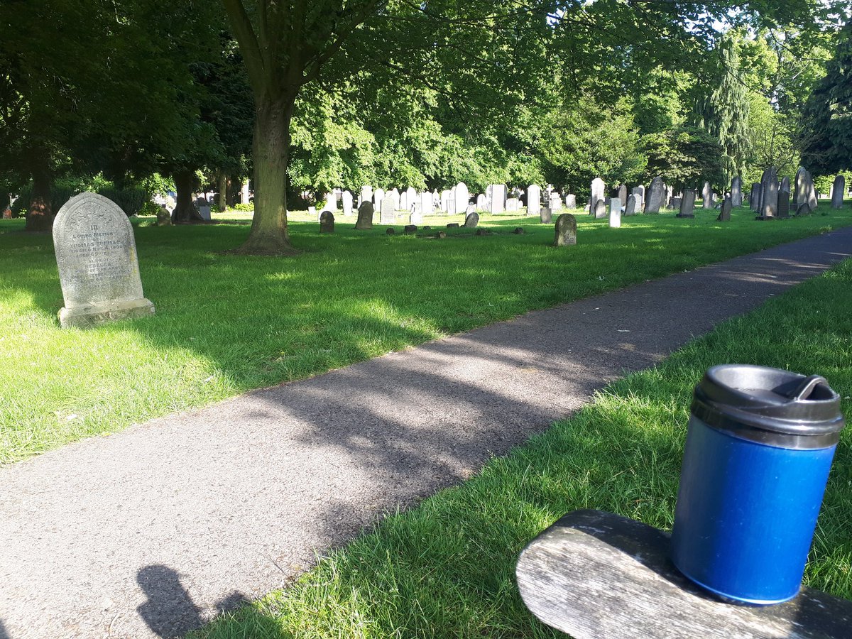 KJ_H4wkins's tweet photo. Day 5 #30DaysWild and #BreakfastOutside. 
Today's breakfast location was the 'dead centre' of Newark! Tree-lined paths, patches of oxeye daisies and some of the older parts of the cemetery are left uncut longer. Although I expect their strimming day will be here all too soon.... https://t.co/1IsZDsxowT