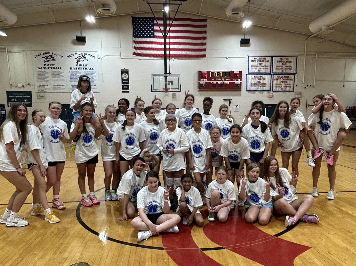 PHSLadyBBSB's tweet photo. Super fun work with this crew of future Lady Patriots!
#PageIsComing https://t.co/lJ9c5f1qTR