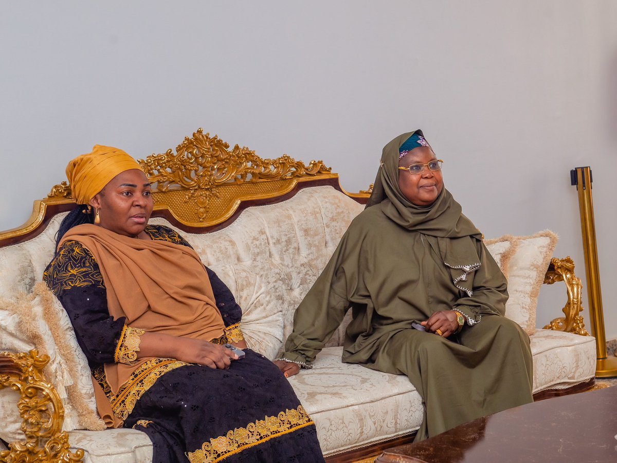 HE_AgyinKefas's tweet photo. Today, alongside the First Lady of Kebbi State, Her Excellency Zainab Nasari Idris, I received the remains of the esteemed National President of the Nigeria Council of Women Societies, Hajiya Lami Adamu Lau, at Danbaba Suntai Airport in Jalingo.

Hajiya Lami Adamu Lau lived an exemplary life, leaving a legacy that will inspire us all. Her tireless efforts and dedication to the empowerment of women in Nigeria will never be forgotten. May her soul rest in perfect peace. 

#movingforward