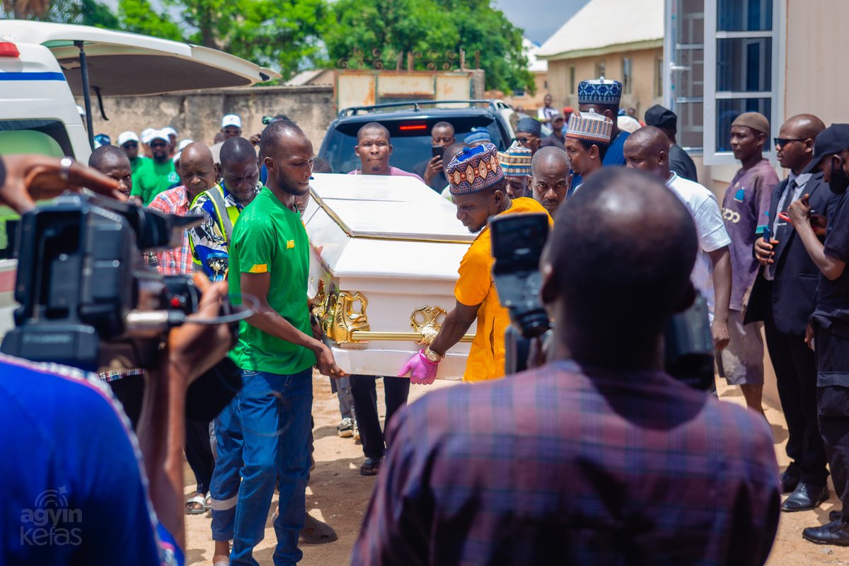 HE_AgyinKefas's tweet photo. Today, alongside the First Lady of Kebbi State, Her Excellency Zainab Nasari Idris, I received the remains of the esteemed National President of the Nigeria Council of Women Societies, Hajiya Lami Adamu Lau, at Danbaba Suntai Airport in Jalingo.

Hajiya Lami Adamu Lau lived an exemplary life, leaving a legacy that will inspire us all. Her tireless efforts and dedication to the empowerment of women in Nigeria will never be forgotten. May her soul rest in perfect peace. 

#movingforward