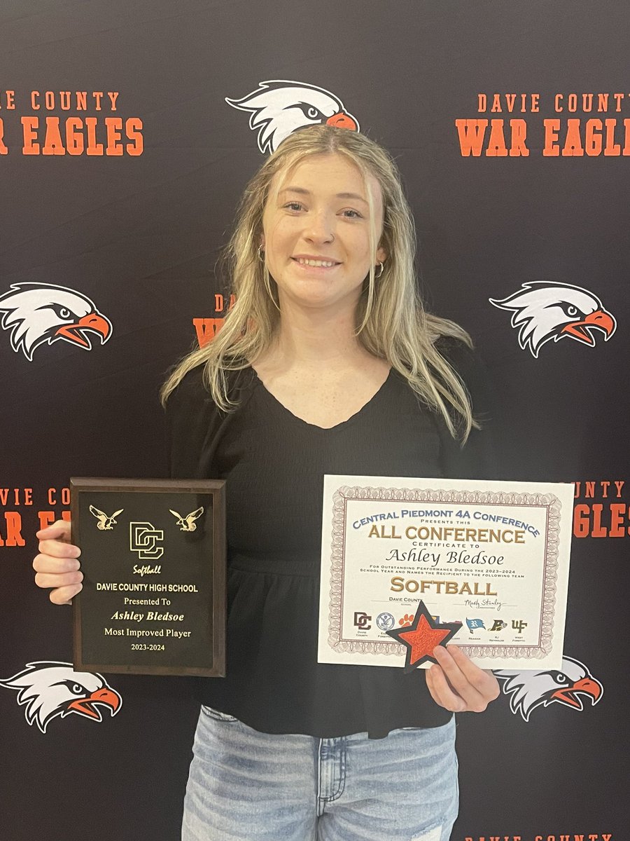 ashleybledsoe25's tweet photo. Honored to receive Most Improved Player last night along with All Conference with my teammates! Also got my star for being named Captain this year! Next up Graduation! @_DCHSoftball @caldwell_cobras https://t.co/gbPKpj251b