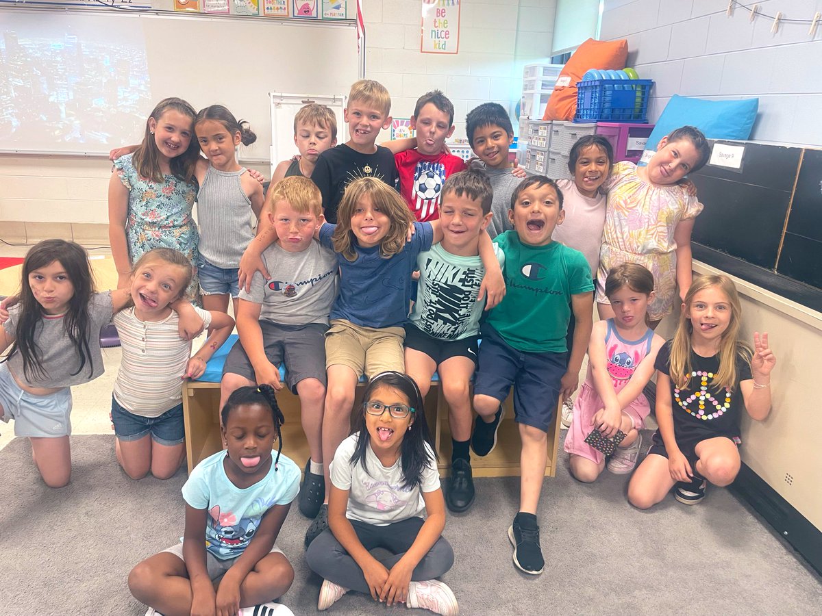 MissSavage142's tweet photo. Year 4 you were good to me- loved these first graders SO much! I don’t want to say goodbye❤️😭 @KerkstraCougars #GreatHappensHere https://t.co/d5TS0E8QMn
