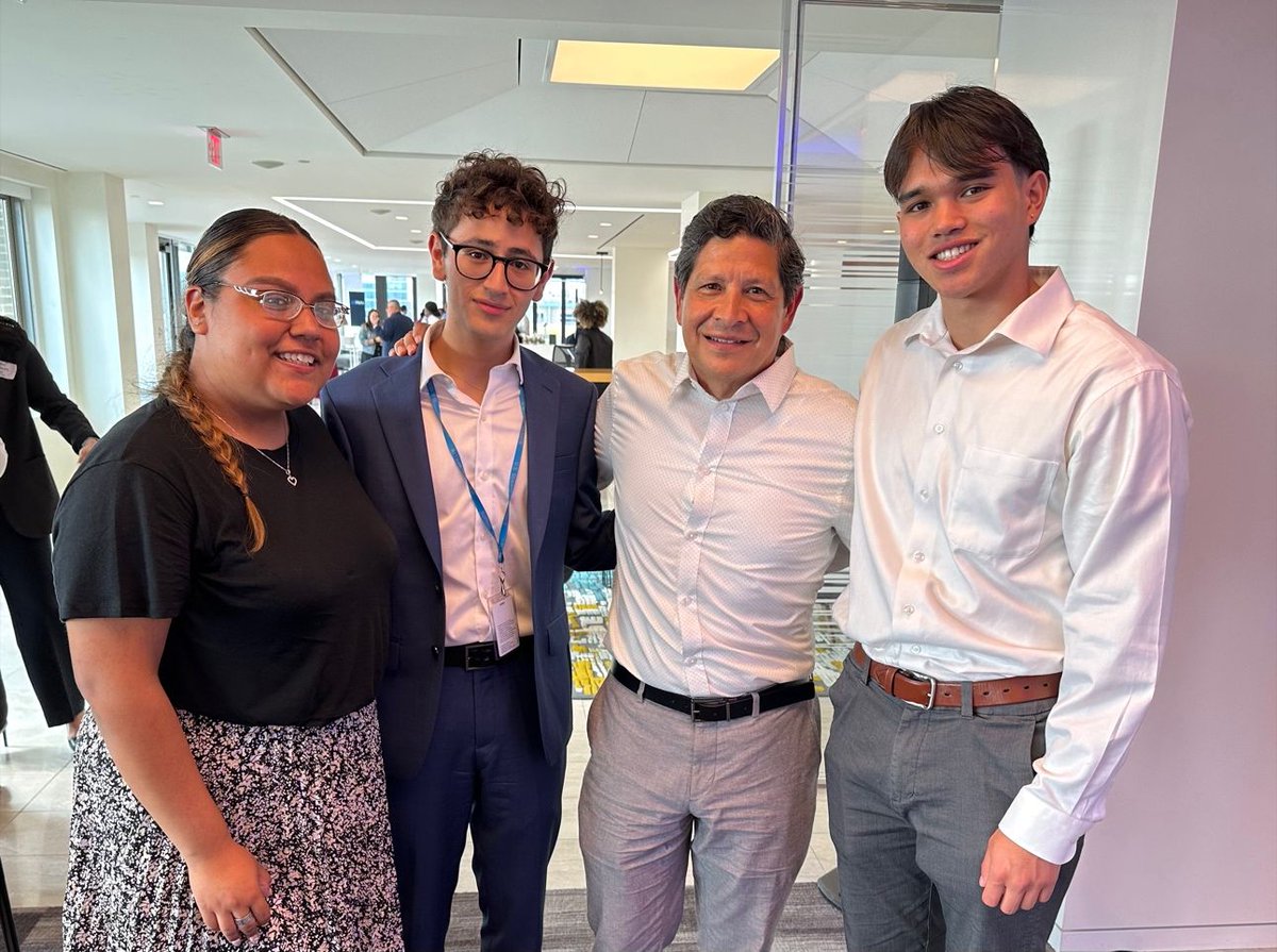 Congratulations to <a href="/LGBTTech/">LGBT Tech</a> and <a href="/allvanza/">ALLvanza</a> for such a wonderful event, hosted by <a href="/Meta/">Meta</a>, ensuring our #LGBTQ+ Familia is not just connected and safe, but also thriving as a community.

Thank you all for including the <a href="/HHFoundation/">Hispanic Heritage Foundation</a>! #PrideMonth #StandWithPride #PrideCelebration
