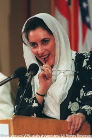 HussainImranVOK's tweet photo. بلاول کا یہ کراچی دشمن رویہ اور شہر میں لگی آگ و بدامنی کی صورتحال کا دفاع کرنا اسکے نانا، والدہ اور والد کی پالیسیوں کا تسلسل ہے۔ 
ذوالفقار بھٹو، بے نظیر بھٹو اور آصف زرداری اپنی پالتو پولیس اور ایجینسیوں کے ذریعہ مہاجروں کا قتل عام کراتے رہے اور دھڑلے کے ساتھ اسکا دفاع کرتے رہے۔
پیپلز پارٹی کے احکامات پر اس قتل عام اور مہاجر بستیوں کو تاراج کرنے پر بطور انعام سندھ پولیس کے یہ افسران تمغے، میڈلز، بھاری رقوم اور ترقیاں پاتے رہے۔ 
#Karachi #Pakistan