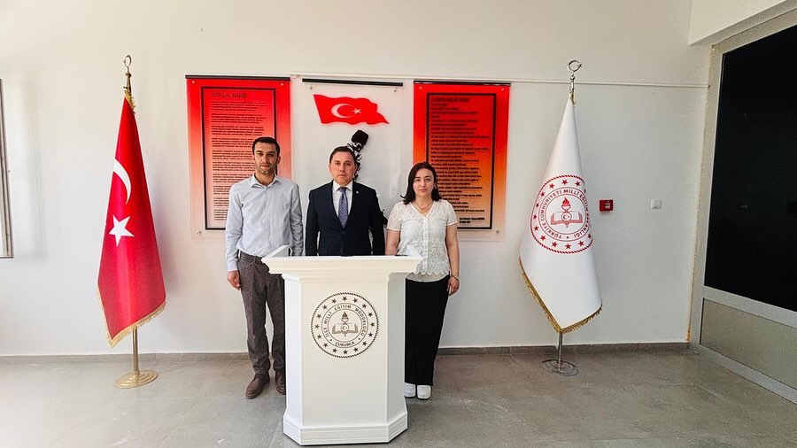 Hayat Boyu Öğrenme Genel Müdürlüğü İzleme ve Değerlendirme Daire Başkanı Ferhat DAVRAN kurumumuzu ziyaret ederek bizleri onurlandırdı. Bu nazik ziyaretlerinden ötürü kendilerine teşekkür ederiz.

<a href="/mebhbogm/">MEB Hayat Boyu Öğrenme Genel Müdürlüğü</a> <a href="/ferhatdavran1/">Ferhat Davran</a> <a href="/cengizmete/">Cengiz Mete</a> <a href="/mertkumcu80/">MERT KUMCU</a> <a href="/CukurcaKaymakam/">Çukurca Kaymakamlığı</a> <a href="/MemCukurca/">🔸Çukurca İlçe Milli Eğitim Müdürlüğü</a>