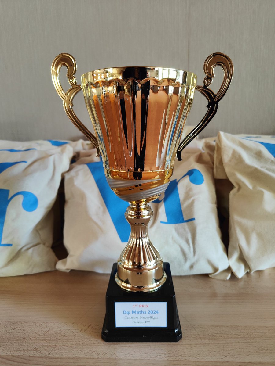 EtwTerp's tweet photo. Aujourd'hui, 15 élèves de 4e des collèges J. Rostand & E. Thomas de Draguignan, ainsi que J. Cavaillès de Figanières ont participé à la finale du concours intercollèges #dphimaths !
Bravo à eux ! Sur le podium, 1 garçon et 2 filles 👏🏻👏🏻👏🏻🎉🎉🎉
#maths #dracenie https://t.co/lrhmiYUy42