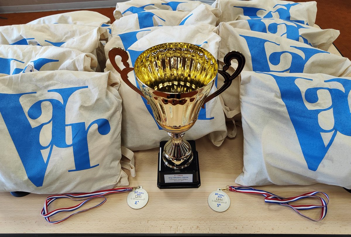 EtwTerp's tweet photo. Aujourd'hui, 15 élèves de 4e des collèges J. Rostand & E. Thomas de Draguignan, ainsi que J. Cavaillès de Figanières ont participé à la finale du concours intercollèges #dphimaths !
Bravo à eux ! Sur le podium, 1 garçon et 2 filles 👏🏻👏🏻👏🏻🎉🎉🎉
#maths #dracenie https://t.co/lrhmiYUy42