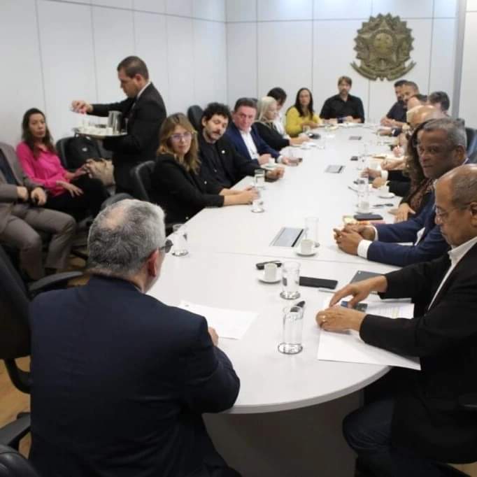 sindprevs's tweet photo. Segunda rodada da mesa específica do INSS entre entidades sindicais e governo foi realizada dia 29 de maio. Na pauta recomposição salarial e reestruturação da Carreira.
🤳🏼Leia mais no nosso site: https://t.co/TPZsh48tGC
✍🏼 #Fenasps 
📷 Pedro Mesidor 
#inss #sindprevssc https://t.co/QbbRku5WUf