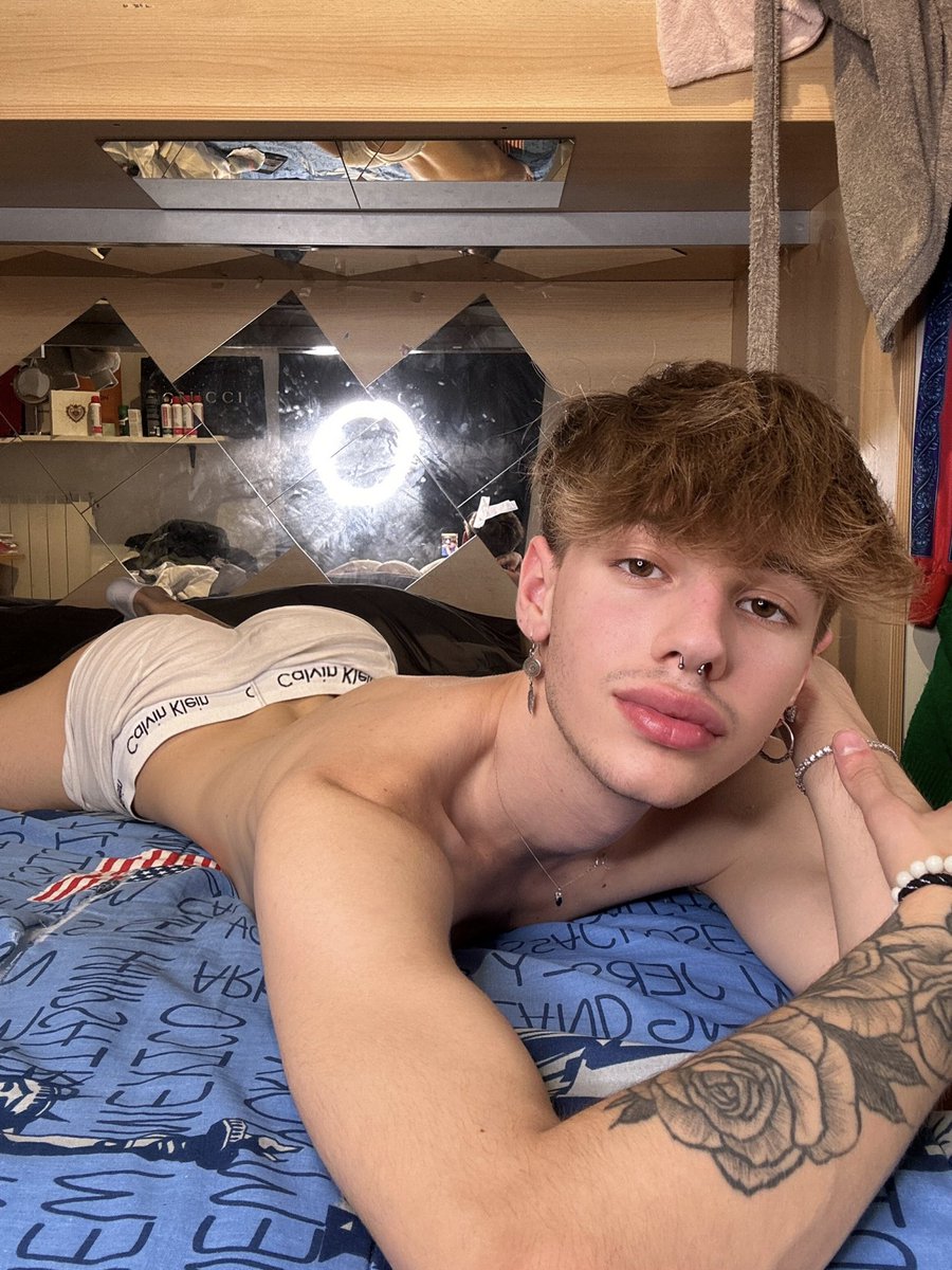 Gabritwink's tweet photo. I need some cuddles 🥰 https://t.co/OQh1L6jgtO