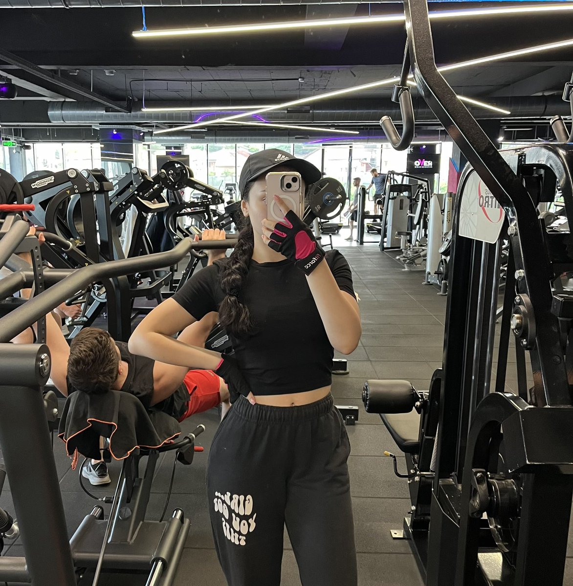 Andreea Farcas tweet media