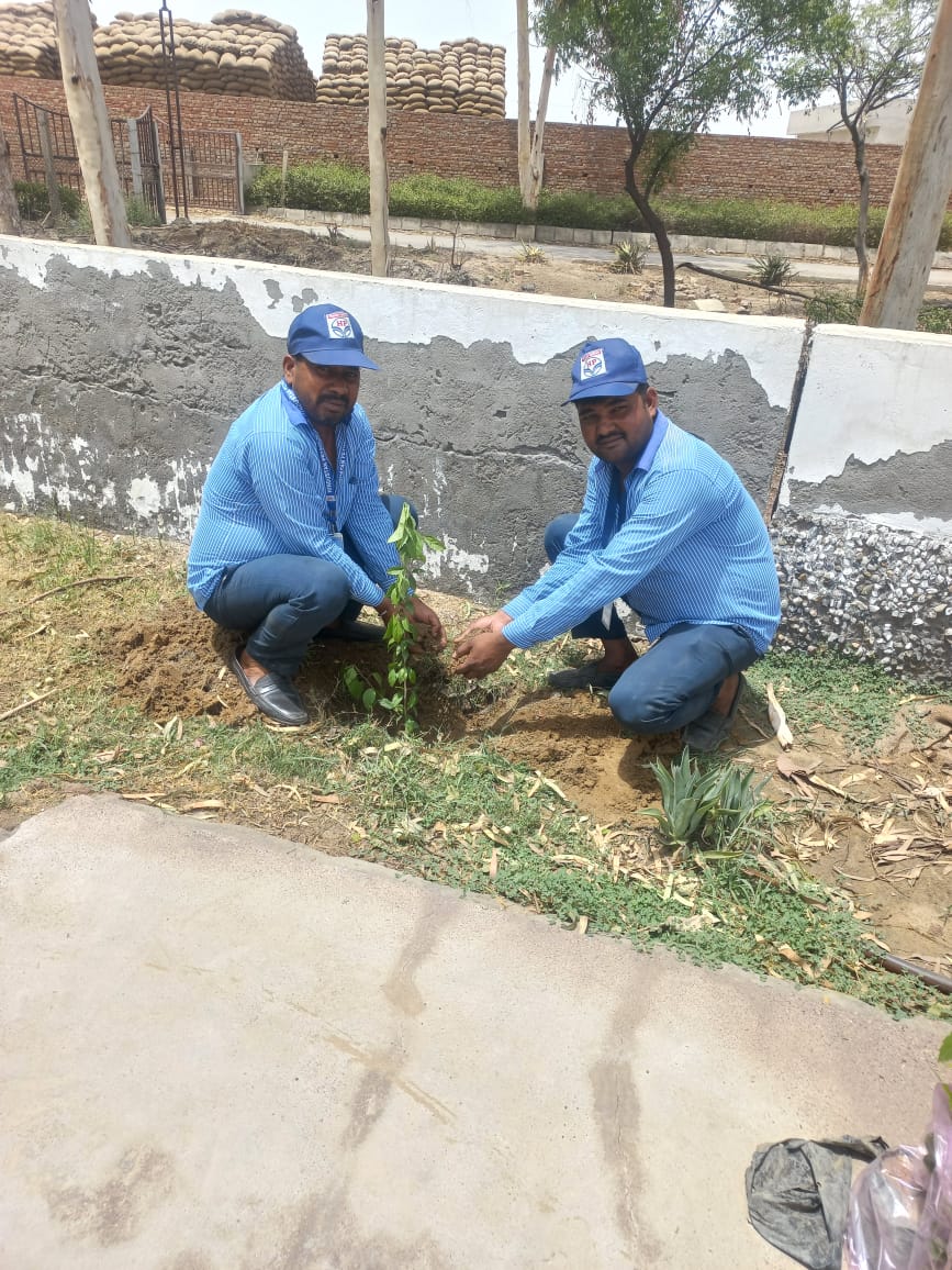On World Environment Day,let's pledge to nurture nature so that our Forests grow denser,Air gets purer and Oceans teem with life.<a href="/hpcl_Bathinda/">Mera HP Pump Bathinda</a> celebrated WED by distributing Saplings to customers&amp;Tree plantations at various outlets.
#GenerationRestoration 
<a href="/HPCL/">Hindustan Petroleum Corporation Limited</a> <a href="/Shashik90339398/">Shashi kant singh</a>