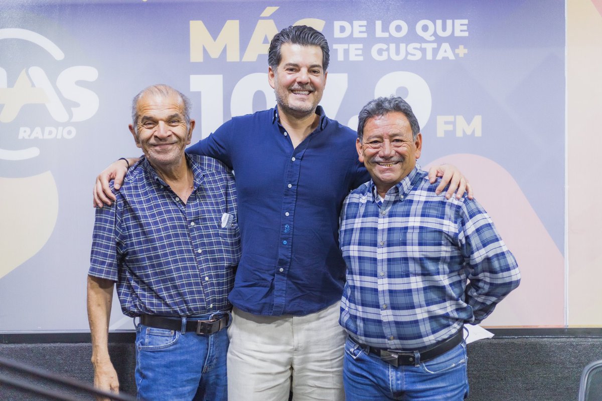 Pujolirastorza's tweet image. Esta mañana estuve platicando con mis amigos Raymundo Estrada Charles y Pablo Lechuga de Más Medios, informando a los ciudadanos parte de los proyectos que tendremos en #Nogales y los municipios que integran el Distrito 02 Federal. 

Gracias 🫱🏻‍🫲🏼
#Japi