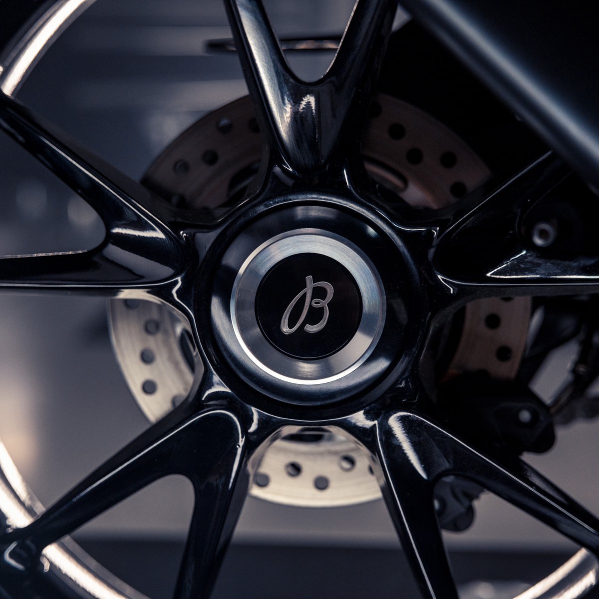 swintonbikes's tweet photo. .@OfficialTriumph have joined forces with @Breitling to create this unique and limited Speed Triple 1200 RR, with luxury watches to match... 🤩
Does anyone have a spare £22,995 we could borrow? 🤔
#Motorcycles #Triumph #Breitling #SpeedTripleRR https://t.co/TZ9d7whn0J