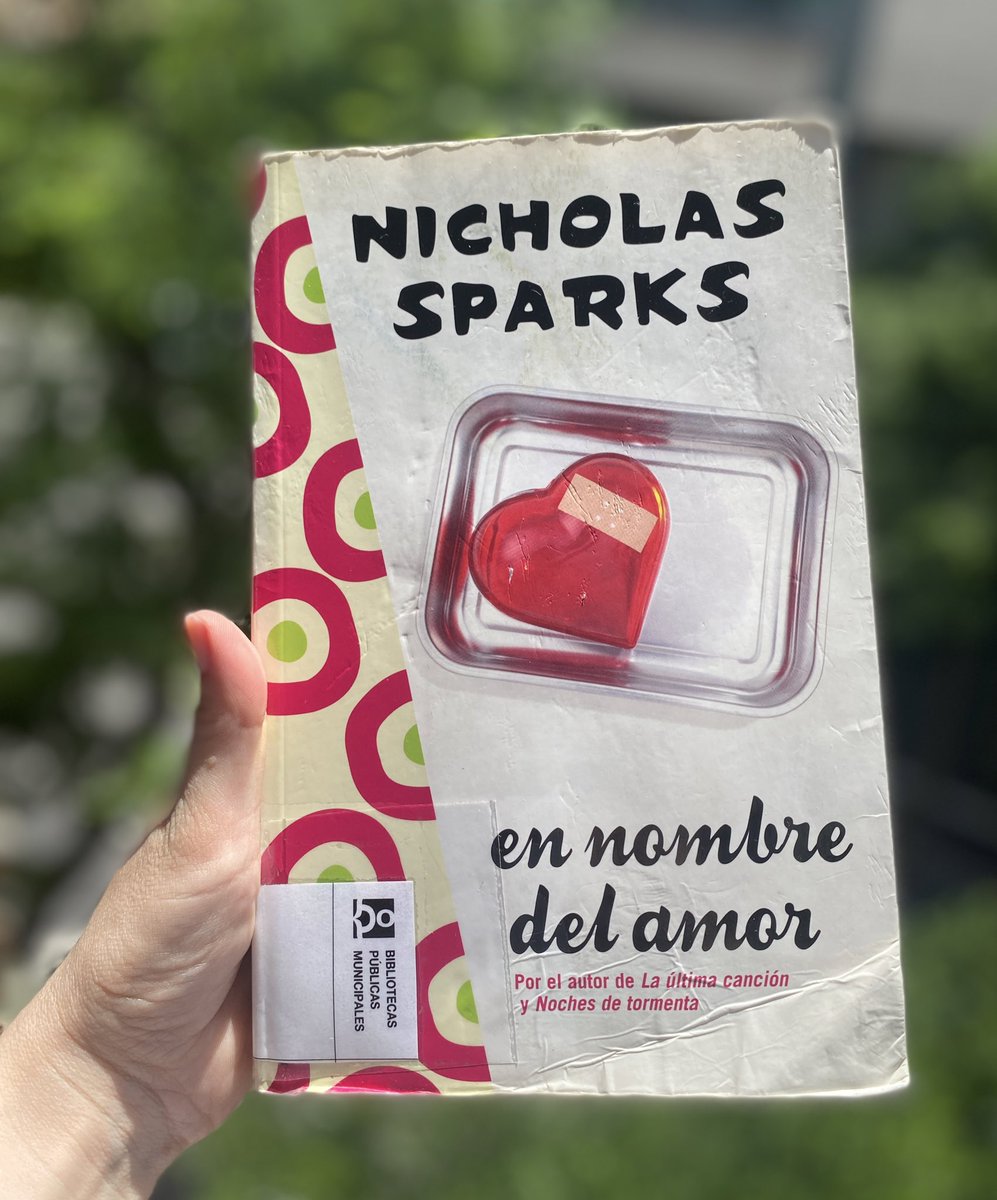 josianeeb's tweet photo. La vida esta echa de muchas opciones. He elegido vivir en nombre del amor. 
Primer libro de las bibliotecas de la comunidad de Madrid leído con éxito 🤩❤️

Por supuesto, un libro de Nicholas Sparks; algunas cosas no cambian con el tiempo! https://t.co/J43tNrkmlg