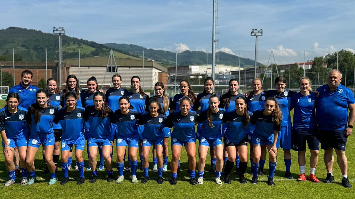 gipuzkoafutbola's tweet photo. 🔵⚪️ 𝐊𝐀𝐃𝐄𝐓𝐄𝐄𝐍 𝐒𝐄𝐋𝐄𝐊𝐙𝐈𝐎𝐀𝐊

Gure kadeteen selekzioek entrenamendu saioa izan dute Garmendipen larunbateko Gasteizko Txapelketa prestatzeko.

Eskerrak eman nahi dizkiogu @lagunonak_FT -ri entrenatzeko zelaia uzteagatik.

#GipuzkoaBatGara https://t.co/Z4HQPXowhM