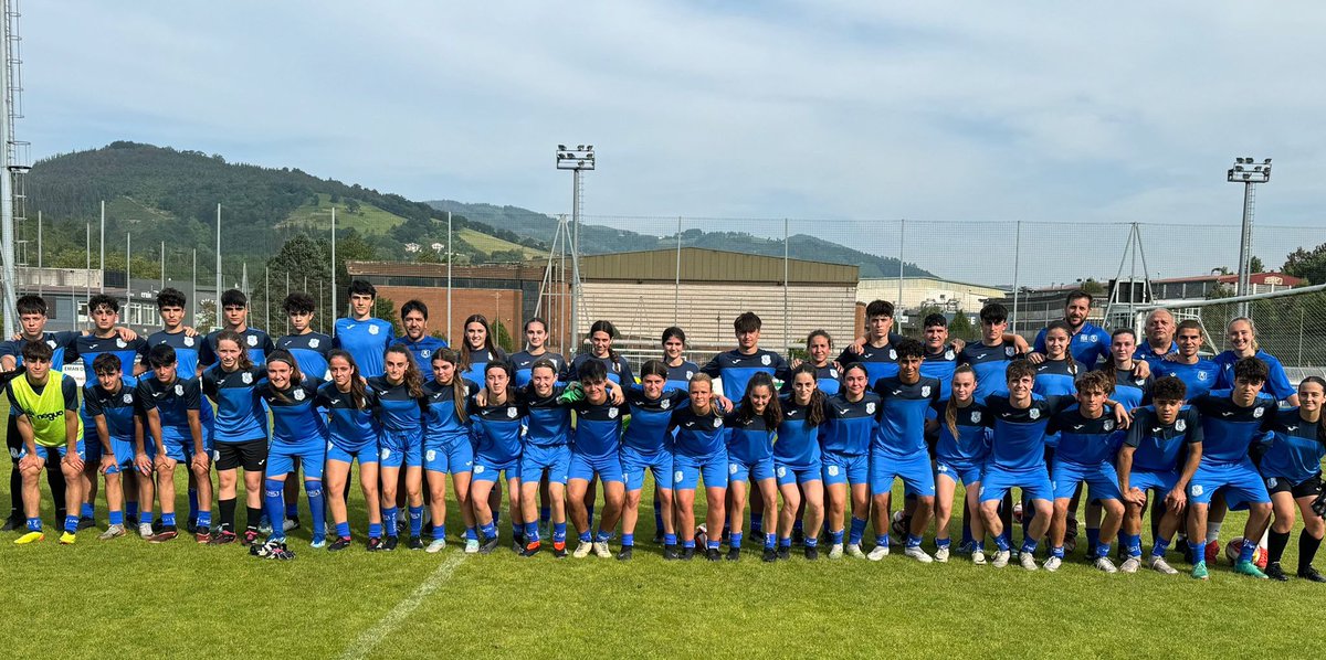 gipuzkoafutbola's tweet photo. 🔵⚪️ 𝐊𝐀𝐃𝐄𝐓𝐄𝐄𝐍 𝐒𝐄𝐋𝐄𝐊𝐙𝐈𝐎𝐀𝐊

Gure kadeteen selekzioek entrenamendu saioa izan dute Garmendipen larunbateko Gasteizko Txapelketa prestatzeko.

Eskerrak eman nahi dizkiogu @lagunonak_FT -ri entrenatzeko zelaia uzteagatik.

#GipuzkoaBatGara https://t.co/Z4HQPXowhM