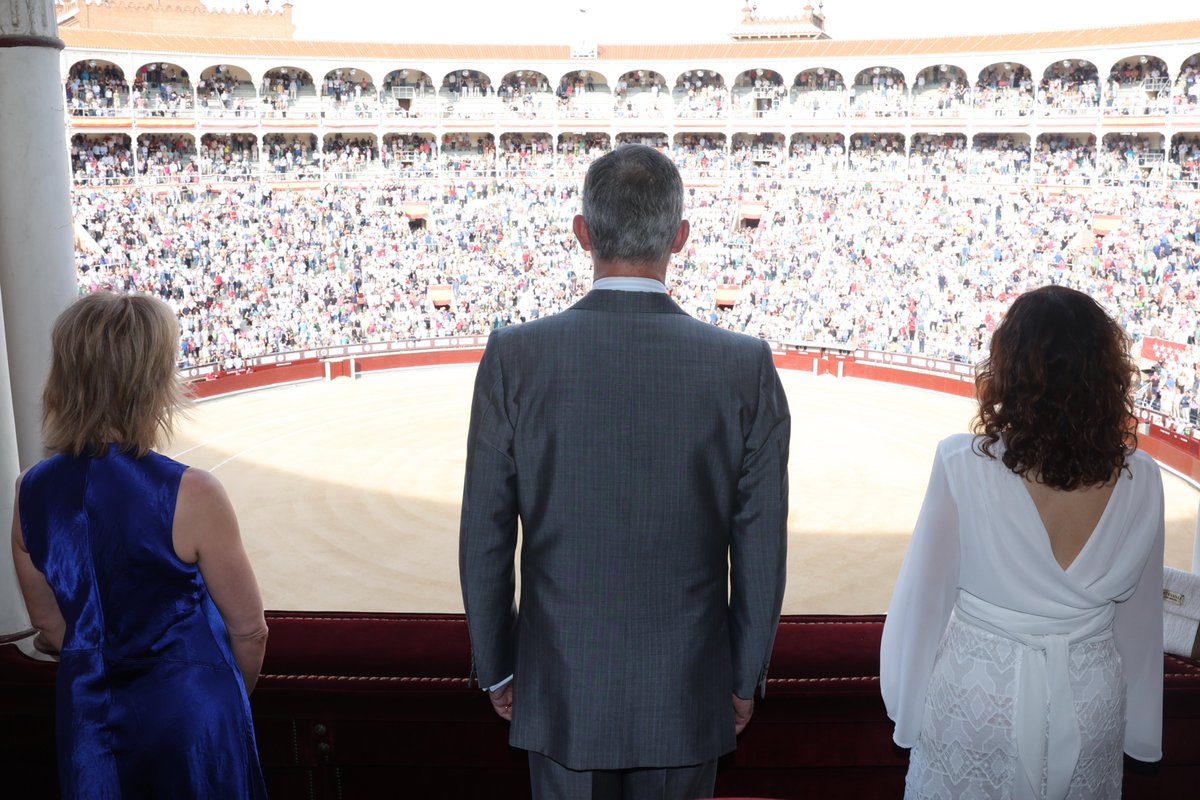 CasaReal's tweet photo. El Rey preside la Corrida de la Asociación de la Prensa en la Plaza de Toros de las Ventas.

➡️https://t.co/GdMaDRx6Iq https://t.co/LDBOxAgPga