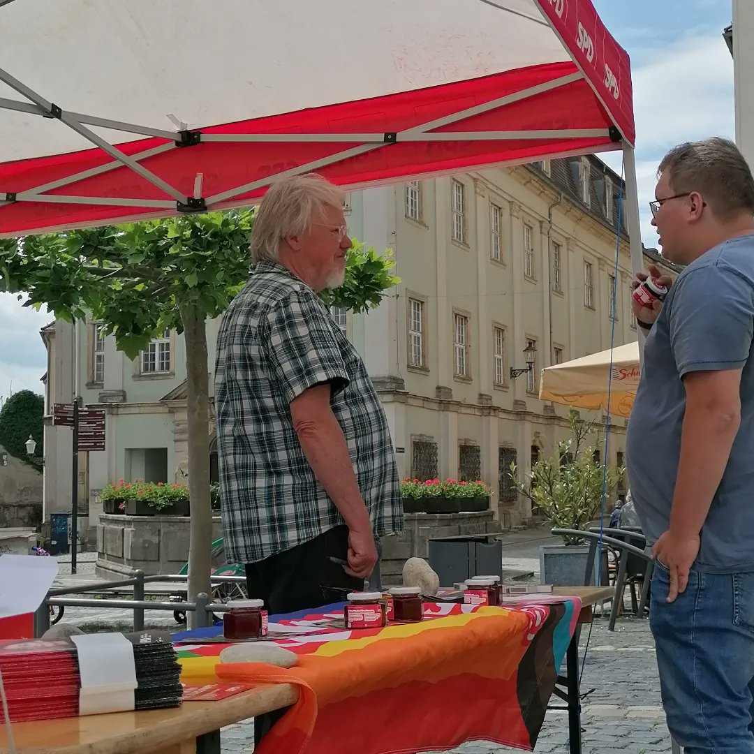 spdzittau's tweet photo. Mittwoch bedeutet Marktplatz - Wir waren wieder mit unserem Wahlkampfstand vor Ort und führten viele gute Gespräche. Vor der anstehenden Kommunalwahl war dies der vorerst letzte Termin - jedoch sehen wir uns spätestens in ein paar Wochen wenn es dann im die #landtagswahl geht! https://t.co/xOixLtCzET