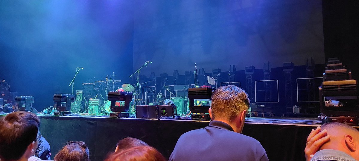 LittleVoice18's tweet photo. Ça va, y a pire comme vue pour The National.
YAY! Je vais voir les Sad Dads ! 💜 https://t.co/ICQl2e0Qst