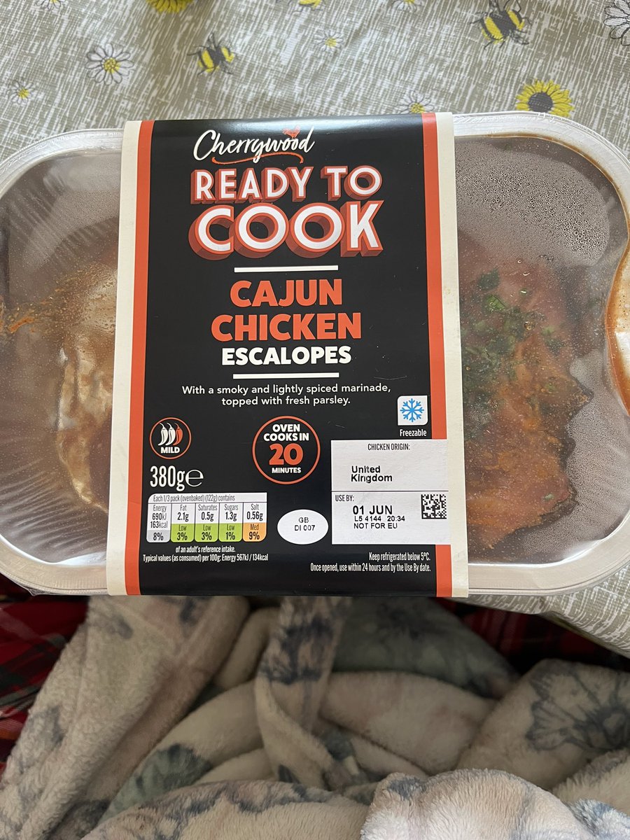 beth_satchwell's tweet photo. @AsdaServiceTeam @asda this chicken was delivered to us on Sunday the 2nd June! Which means this chicken was delivered to us out of date! 🤢 https://t.co/jIt8AMMbaf