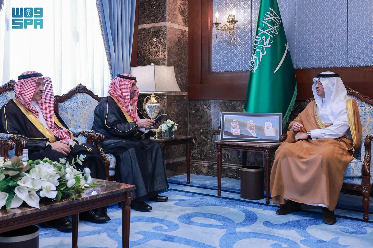 SPAregions's tweet photo. محافظ الأحساء يستقبل الرئيس التنفيذي للبنك السعودي الفرنسي.
https://t.co/MiVEDywpqY
#واس_عام https://t.co/n8UMv2bWGl