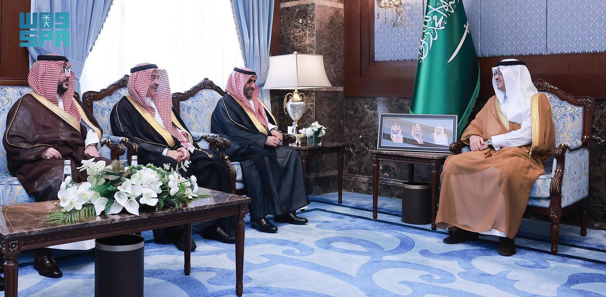 SPAregions's tweet photo. محافظ الأحساء يستقبل الرئيس التنفيذي للبنك السعودي الفرنسي.
https://t.co/MiVEDywpqY
#واس_عام https://t.co/n8UMv2bWGl