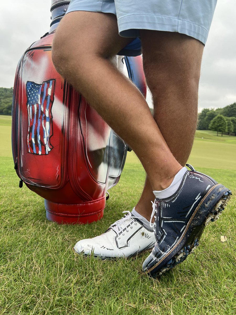 JoeEversonArt's tweet photo. Shout out to my sponsor and friend @DougWalker21 of @FCIAGENCYSC who will be playing in the @BMWCharityProAm. He's sporting a golf bag and golf shoes that I painted. FCI Agency is also my insurer for all those events I do. Good luck Doug! https://t.co/jv4sFobiUh