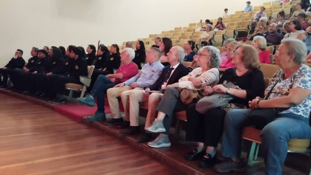 UCV_Noticias_'s tweet photo. #05Jun | El Coro de Conciertos de la #UCV (@CC_UCV) celebra sus 49 años de trayectoria musical presentando su concierto "Conservando Senderos" en la Sala de Conciertos @DirCulturaUCV 

#UCV #UCVNoticias https://t.co/bYDmXhyF2r