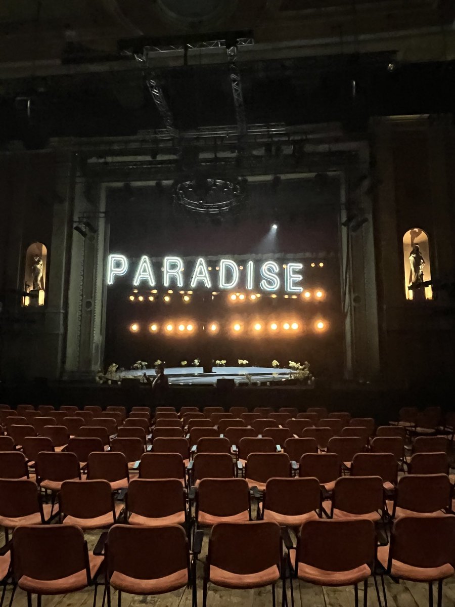 LDNTheatreMania's tweet photo. Glass Menagerie - Ally Pally Th

Absolutely loved the style of this production…nothing on stage but small glass statues, flowers and a big moving sign “Paradise”!Loved Somerville, mesmerising acting and of course Hilton-Hille! Great future in front of him! #theatre #theatreblog https://t.co/m4WtCP1SEX